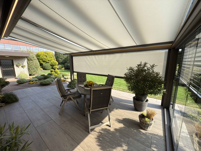 Aluminium Terrassendach mit Markise und LED Spots